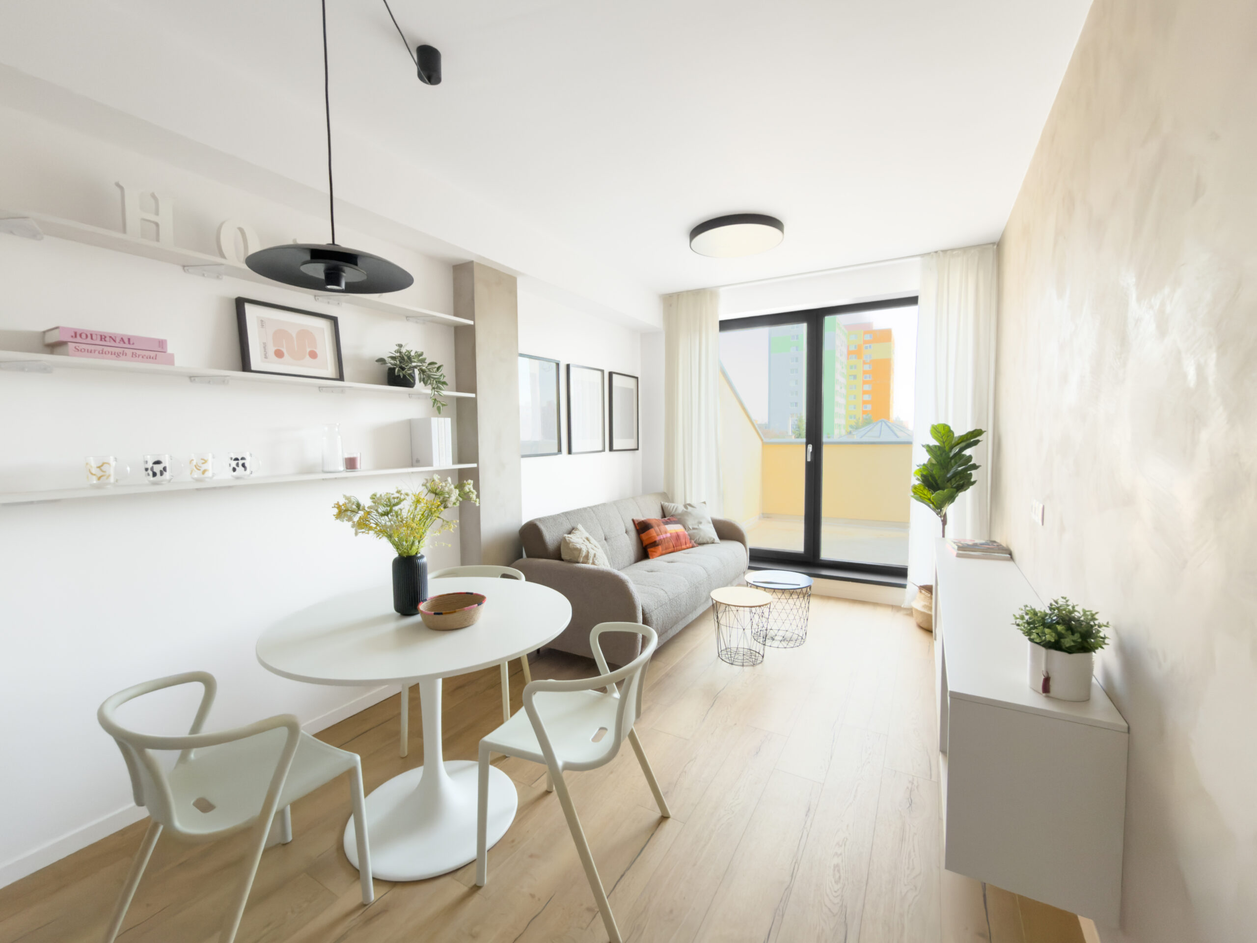 [*Kompletne zariadený 2-izbový byt*] 
s priestrannou terasou v novostavbe