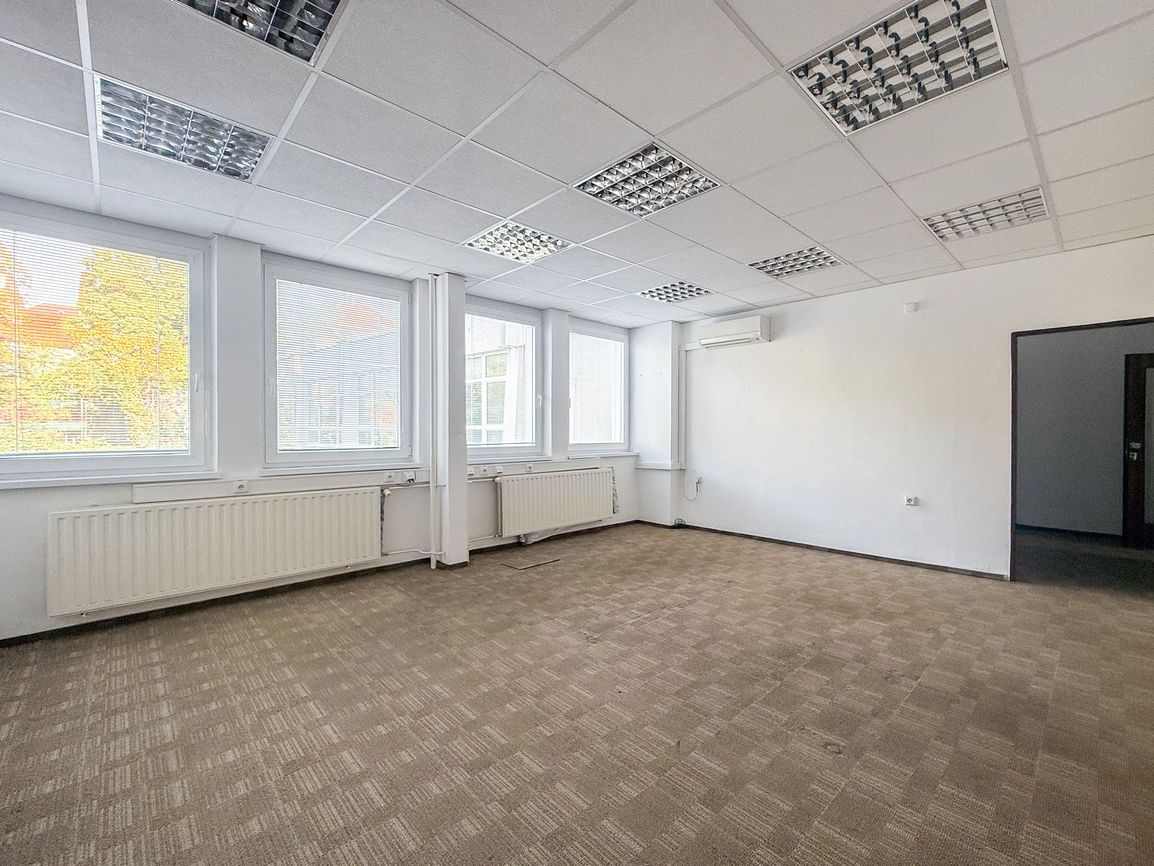 [*Elegantný kancelársky priestor*]
v historickom centre Starého mesta